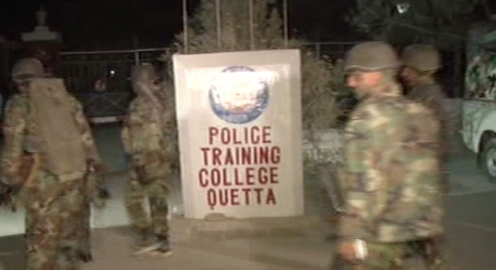 Pakistan'da polis eitim merkezine saldr: 2 polis ld, 51 yaral