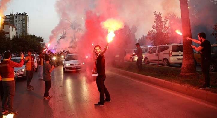 Adana'da Galatasaray'a cokulu karlama!