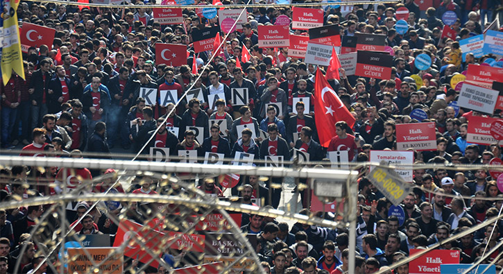 AK Parti stanbul Genlik Kollarnca Tnel'den Galatasaray Meydan'na ''stiklal Yry'' dzenlendi