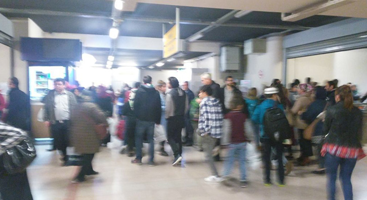 Afi�ler metroyu durdurdu