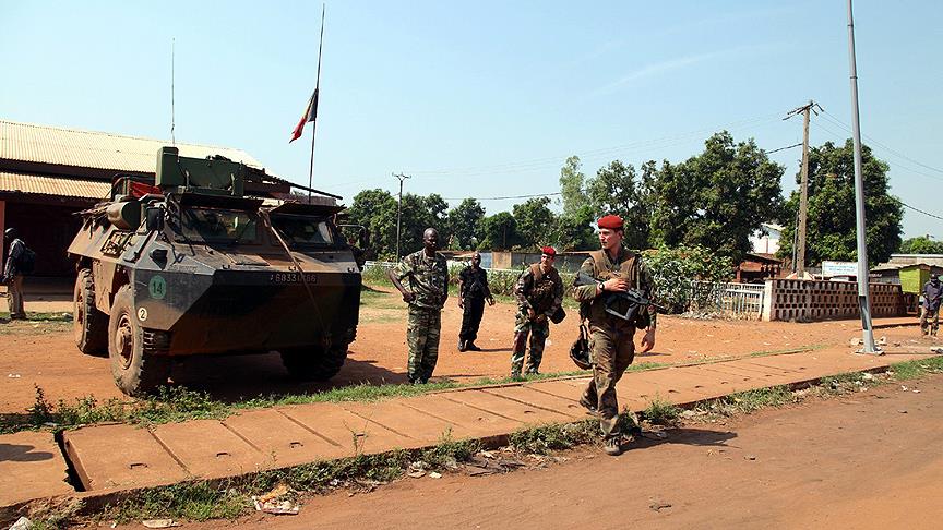 Fransa Orta Afrika'dan ��km�yor 