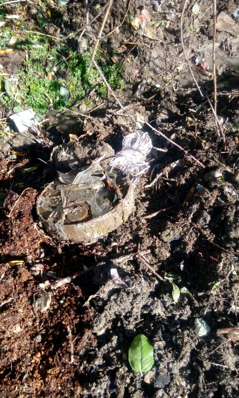 Okul yolundaki patlay�c� imha edildi