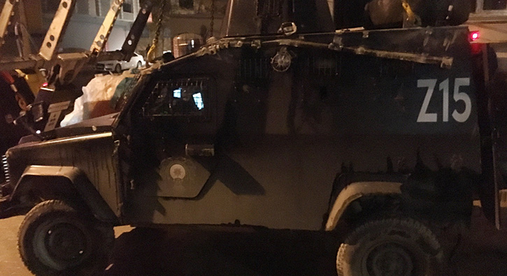 Polis arac� devrildi: 3 polis yaral�