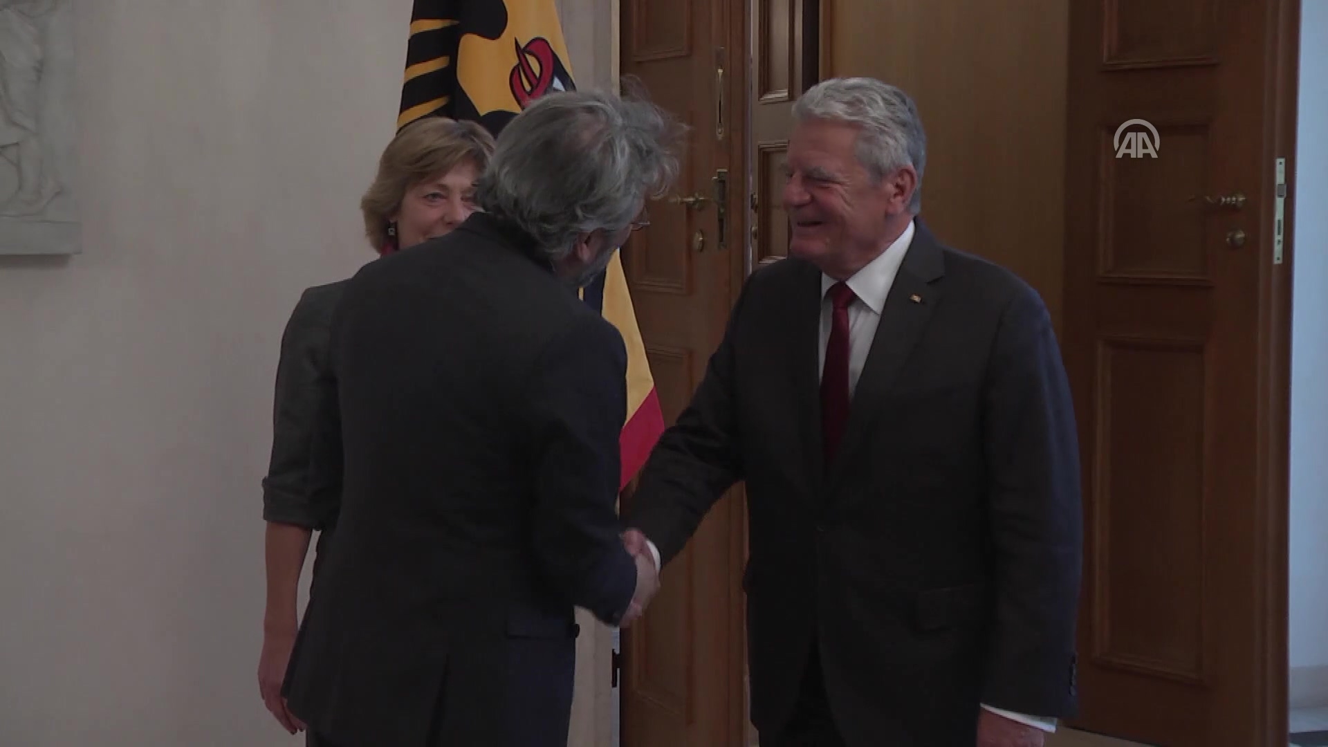 Can D�ndar el pen�e divan!