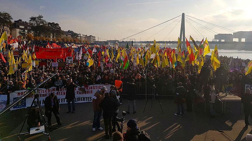 Almanya'da PKK yanda�lar� polise sald�rd�: 8 g�zalt�