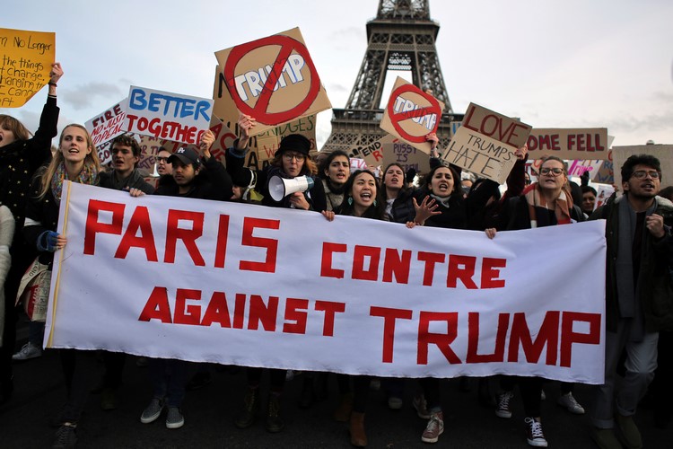 Fransa'da Trump kar��t� g�steri