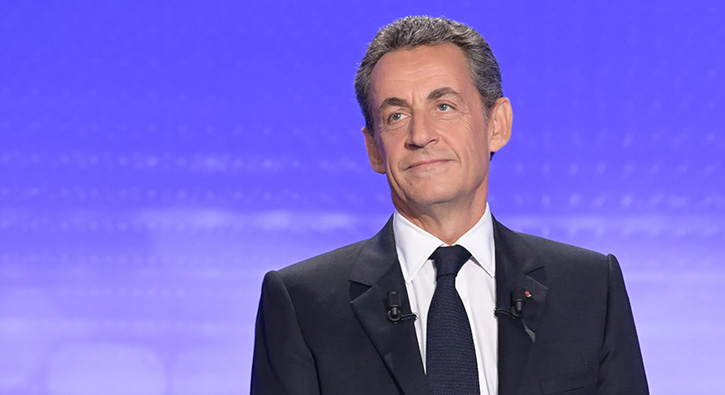 Sarkozy merkez sa��n cumhurba�kan� aday� yar���nda elendi�ini kabul etti