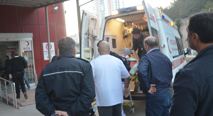 Polis memuru kendisini vurdu