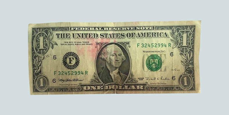 1 dolar� yolda buldu�unu iddia etti