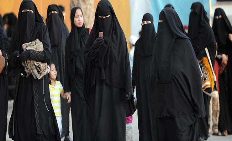 Hollanda�da parlamento burka ve pe�e yasa��n� onaylad�