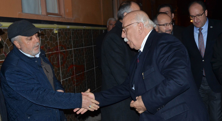 Bakan Avc�'dan �ehidin baba evine ziyaret