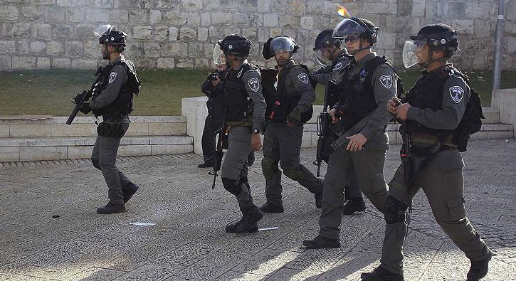 srail askerleri Filistinli milletvekilini gzaltna ald
