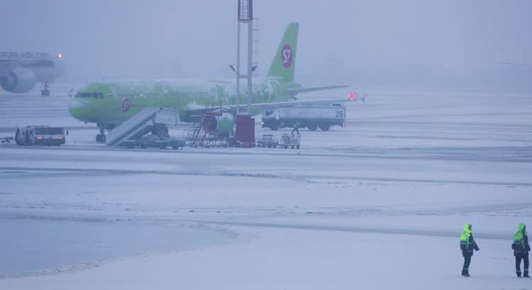 Kar Moskova'da uulara izin vermiyor