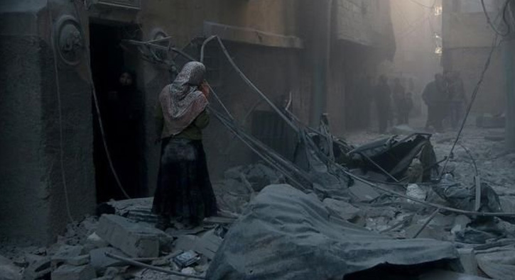 Katil Esed'den Hama'ya kimyasal sald�r�: 85 �l� 