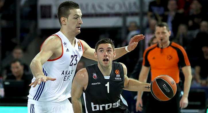 Anadolu Efes deplasmanda kay�p