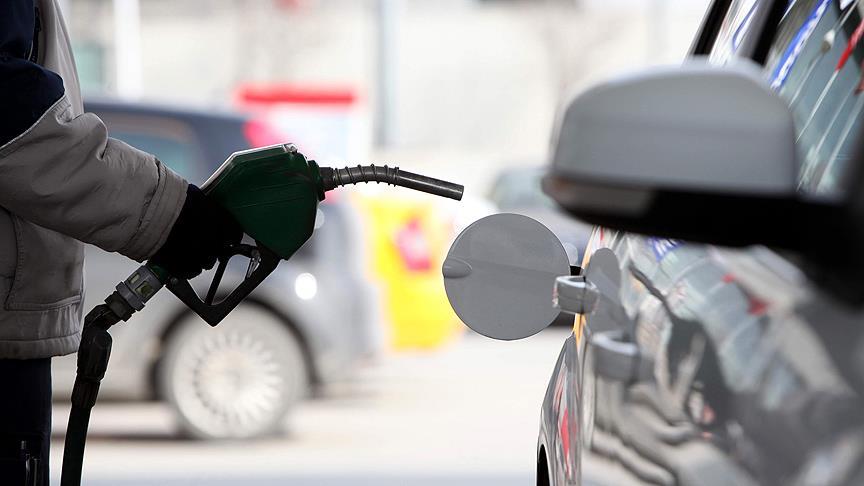 Benzinin litre fiyat� 10 kuru� artt�!