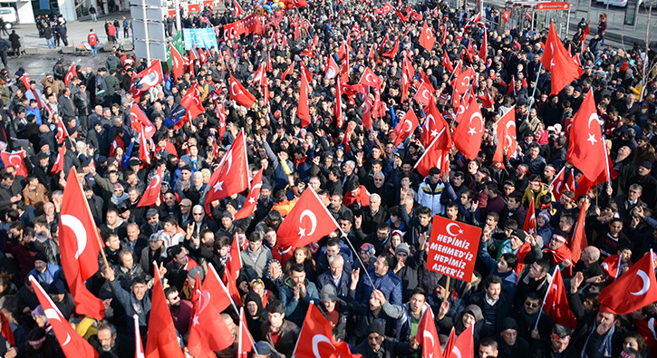 Kayseride ehide ve bayraa sayg yryne 70 bin kii katld