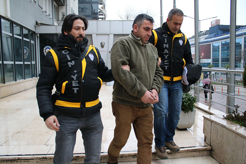 Bursa'da bir adam arkada��n� �ld�r�p par�alara b�ld�