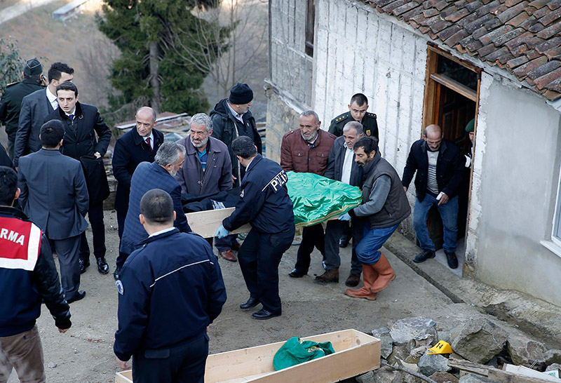 Trabzon'da cinnet: 4 �l�