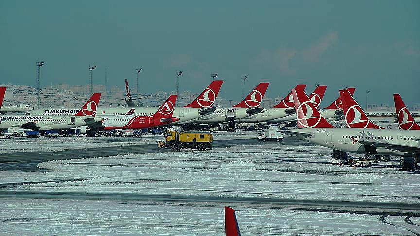 �stanbul'da kar alarm� THY 34 seferini iptal etti