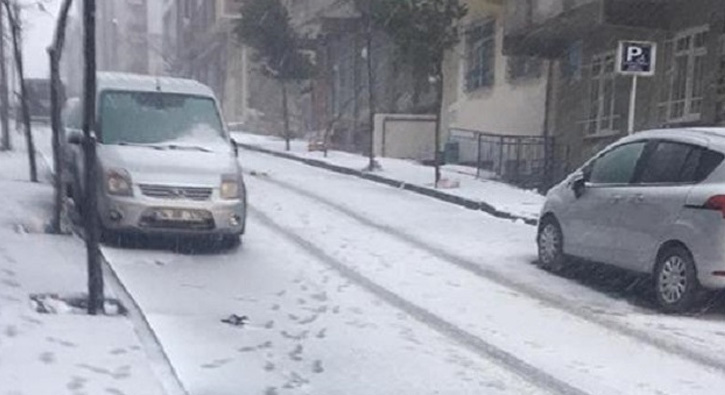 �stanbul'da beklenen kar ya���� ba�lad�
