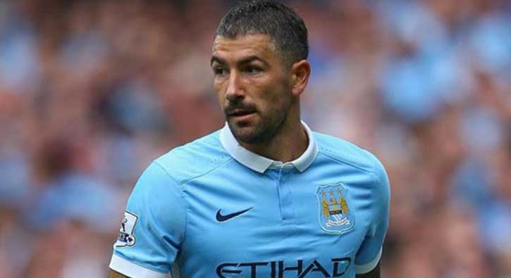Galatasaray�da Kolarov harekat�