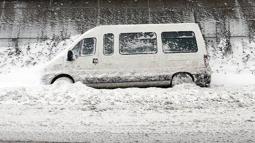 �stanbullulara ''caddelere b�rak�lan ara�lar� �ekin'' �a��r�s�