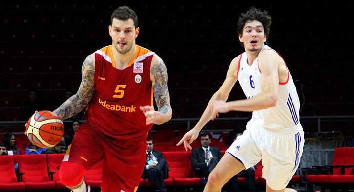 Anadolu Efes, Galatasaray'� devirdi