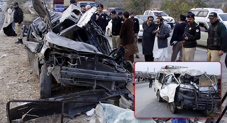 Pakistan'da trafik kazas�: 14 �l�, 9 yaral�