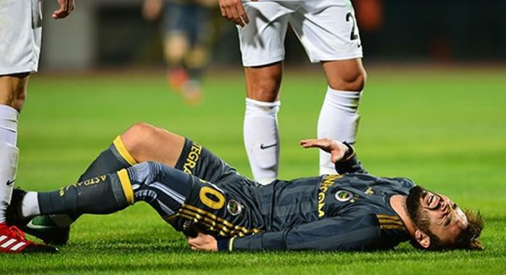 Volkan �en en az 3 hafta forma giyemeyecek