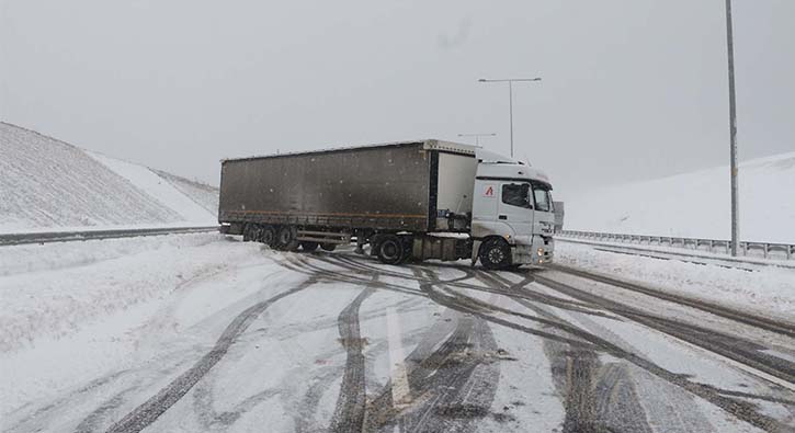 �stanbul Valili�i kente TIR giri�ini yasaklad�