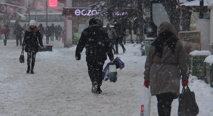 Okullar�n yine tatil edildi�i Edirne'de Valilik'ten 'ciddi kar' uyar�s� 