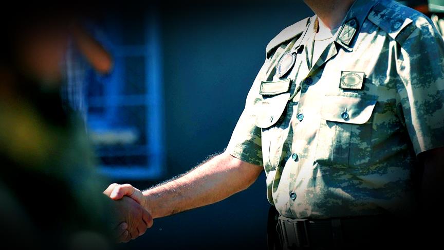 Muhtara albay �niformas� giydirmi�ler