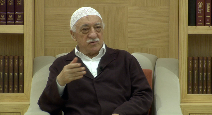 ABD'li Cumhuriyet�i politikac�dan FET� uyar�s�