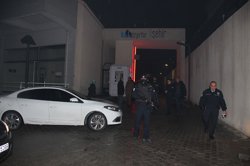 Reina katliamc�s�n�n yakaland��� evdeki incelemeler tamamland�