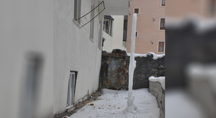 A��r� so�uktan 2 metrelik buz olu�tu