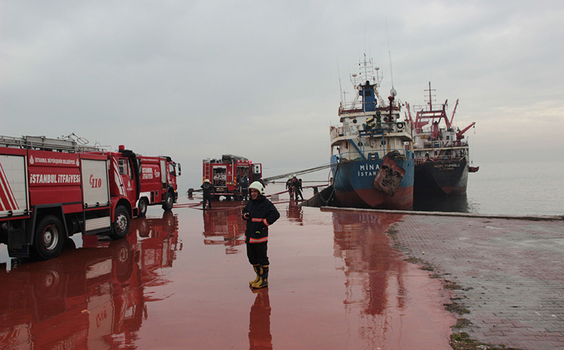 Maltepe sahilinde bir gemide yang�n ��kt�