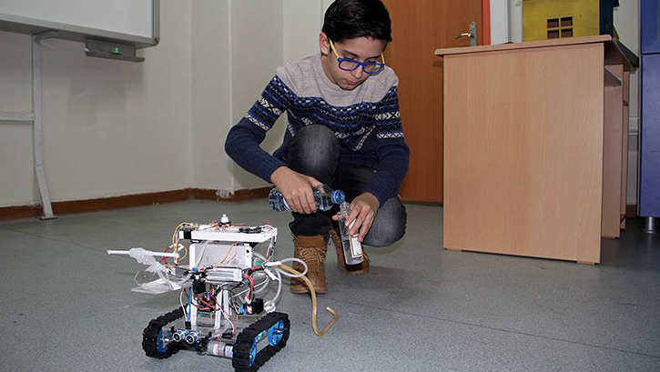Sivas'ta ortaokul rencisi itfaiyecileri korumak iin robot tasarlad