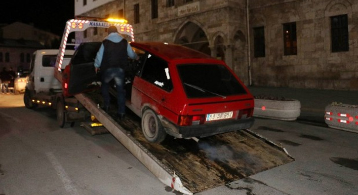 Sivasta polis bir gecede 20 arac trafikten men etti