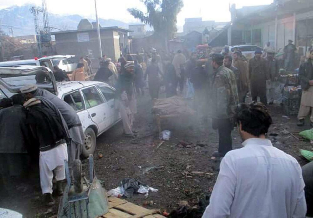 Pakistan'da pazar yerinde patlama: 7 l 60 yaral