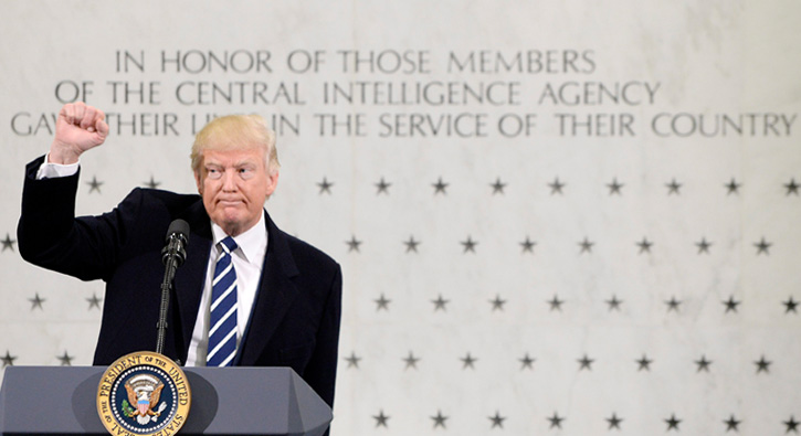 Trump��n ilk ziyareti CIA merkezine... 'Burada olmam�n sebebi o iddialar�n tam tersidir'