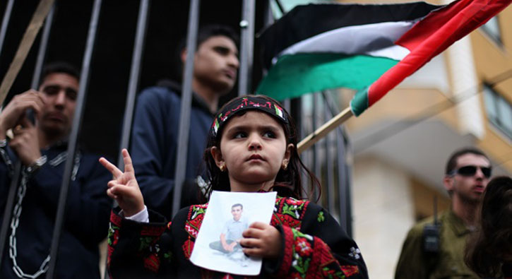 Filistinli tutsaklarn ailelerinden gsteri
