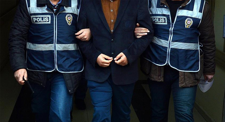 KHK ile Yarg�taydan ihra� edilen 52 ki�i hakk�nda yakalama karar� ��kart�ld�