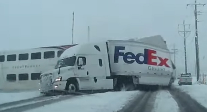 Tren TIR'� parampar�a etti