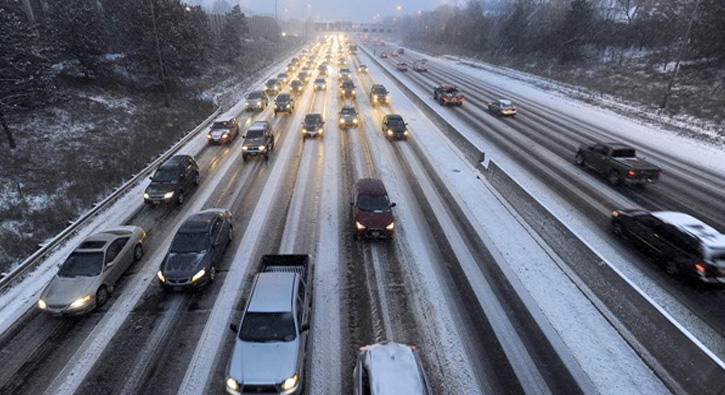 �stanbul'da ak�am saatlerinde kar etkili oluyor, trafik rahat