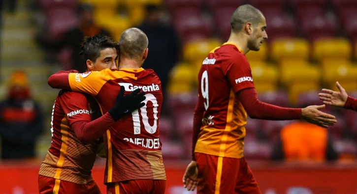 �aykur Rizespor'dan Hamit Alt�ntop ve Josue hamlesi