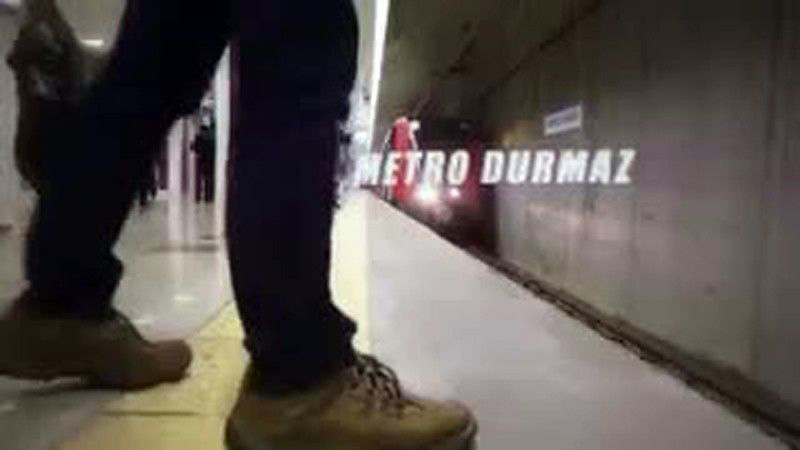 �stanbul Metrosu'nda Mannequin Challenge