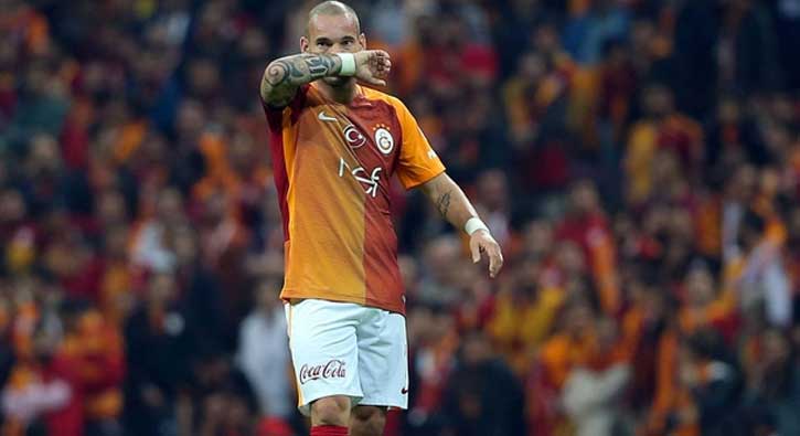 Sneijder'den canl� yay�nda ba�lama performans�