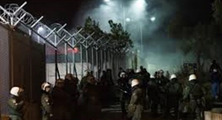 Midilli�deki kampta bir s���nmac� �ld�