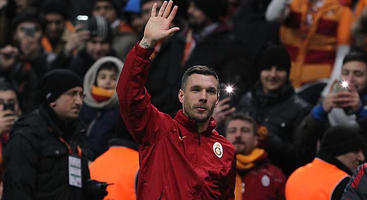 Podolski'den kafa kar��t�ran hareket